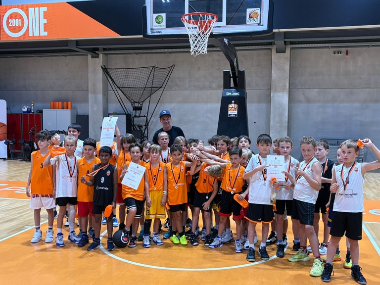 Erst- und Zweitklässler gewinnen Grundschul-Pokal Erst- und Zweitklässler gewinnen Grundschul-Pokal